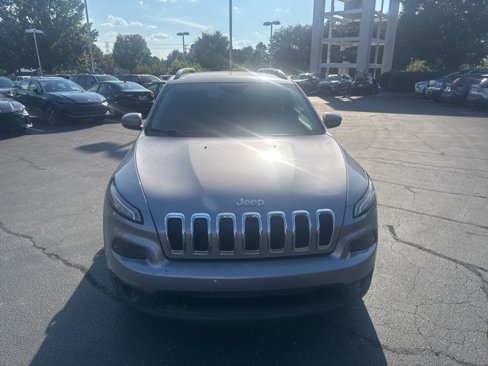 Used 2018 Jeep Cherokee Latitude Plus image 2