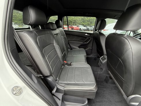 Certified 2022 Volkswagen Tiguan SEL R-Line image 32