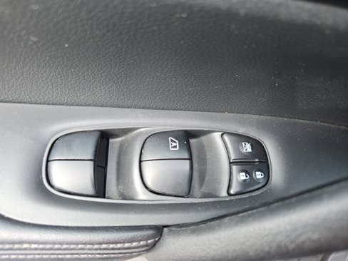 Used 2017 Nissan Rogue SL w/ SL Premium Package image 28