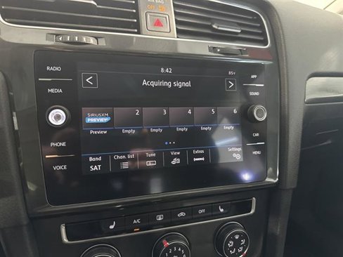 Used 2019 Volkswagen Golf SE image 21