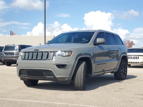Used 2021 Jeep Grand Cherokee Laredo X image 4