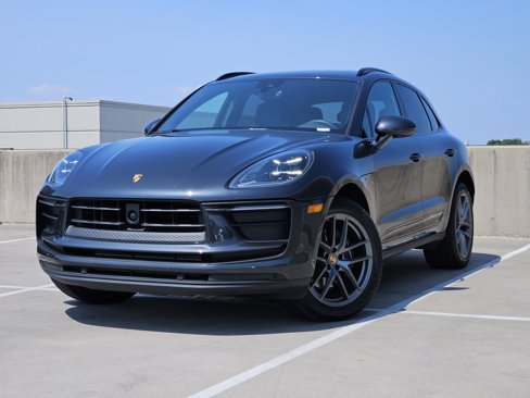 Certified 2025 Porsche Macan image 1