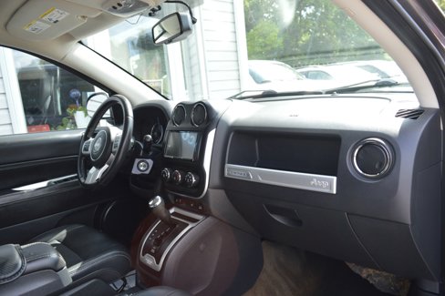 Used 2017 Jeep Compass Latitude image 31