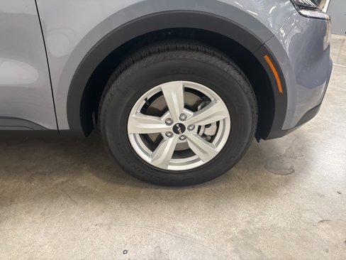 Used 2023 Kia Sorento LX image 25