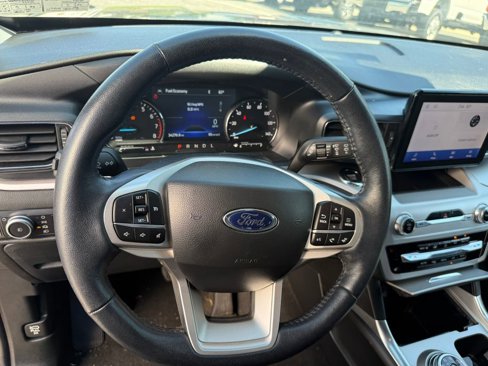 Used 2022 Ford Explorer XLT w/ Equipment Group 202A image 22