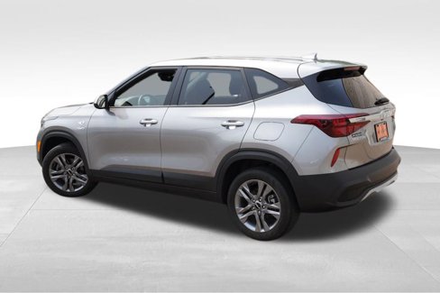Certified 2023 Kia Seltos LX image 9