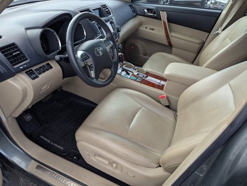 Used 2013 Toyota Highlander Limited image 11