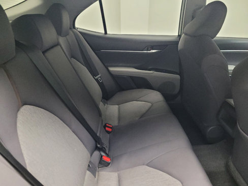 Used 2018 Toyota Camry LE image 19