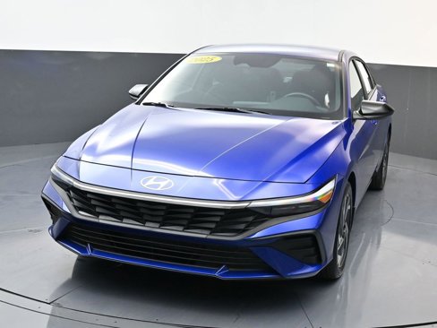 Certified 2025 Hyundai Elantra Sport image 8