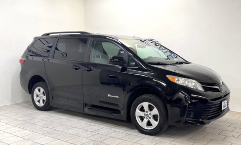 Used 2020 Toyota Sienna LE image 9