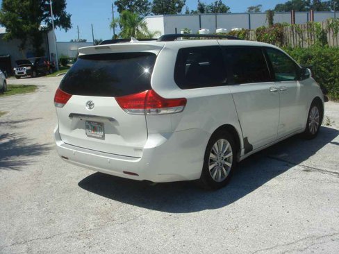 Used 2011 Toyota Sienna XLE image 2
