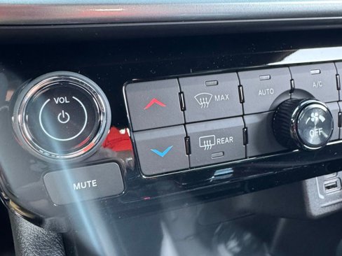 New 2025 Jeep Compass Limited image 21