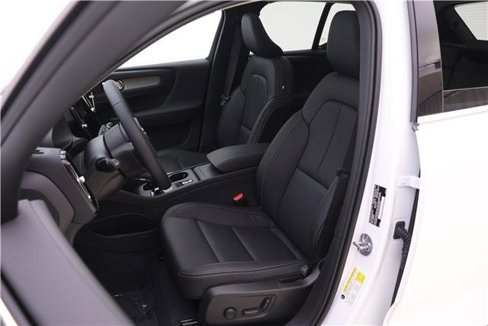 New 2025 Volvo XC40 B5 Core w/ Protection Package Premier image 7