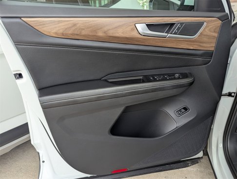 Used 2024 Volkswagen Atlas SE image 17