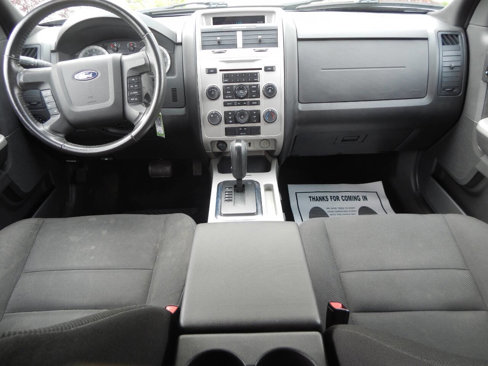 Used 2009 Ford Escape XLT image 2