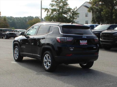 Certified 2025 Jeep Compass Latitude image 5