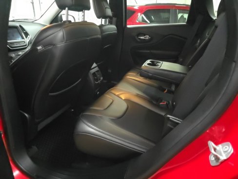 Used 2019 Jeep Cherokee Trailhawk w/ Cold Weather Group image 15