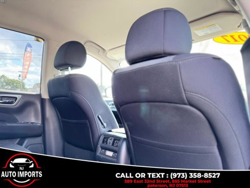 Used 2017 Nissan Pathfinder SV image 22