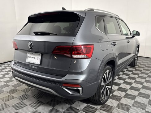 Used 2024 Volkswagen Taos SE image 6