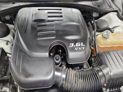 Used 2018 Chrysler 300 Limited image 30