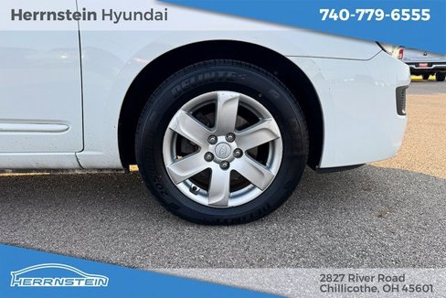 Used 2008 Kia Rondo LX image 27