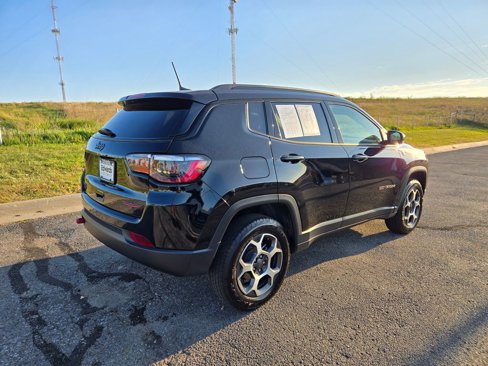 Used 2022 Jeep Compass Trailhawk image 3