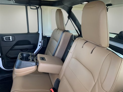 Used 2020 Jeep Wrangler Unlimited Sahara image 17