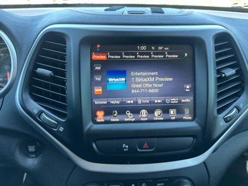 Used 2018 Jeep Cherokee Latitude Plus image 22
