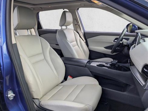 Used 2021 Nissan Rogue SV w/ Premium Package image 18