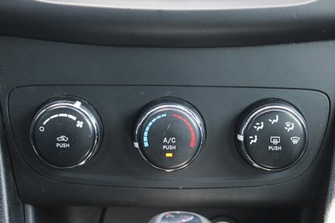 Used 2013 Dodge Avenger SE image 20