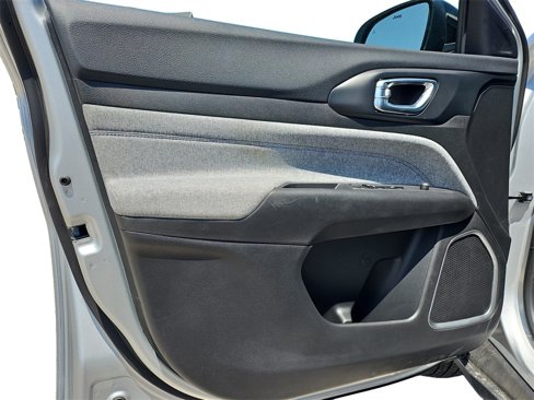 New 2025 Jeep Compass Latitude image 17