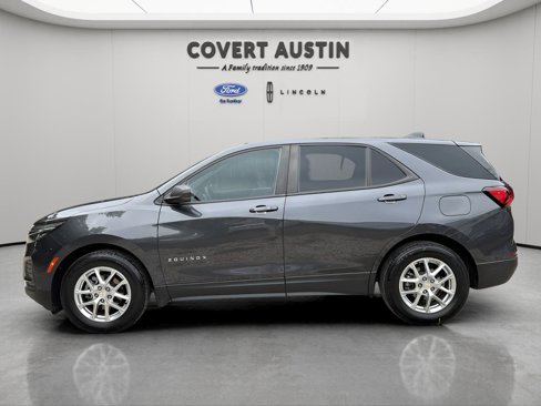 Used 2022 Chevrolet Equinox LS w/ LS Convenience Package image 2