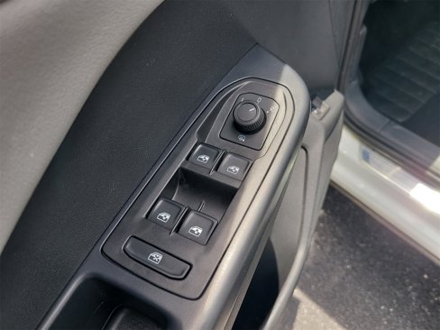 Used 2024 Volkswagen Taos SE w/ Black Wheel Package image 17