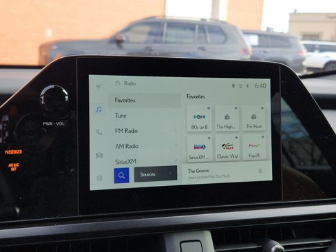 Used 2025 Lexus UX 300h FWD image 19