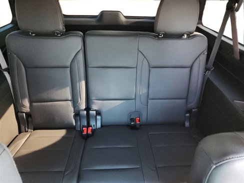 Used 2024 Chevrolet Suburban Z71 image 34