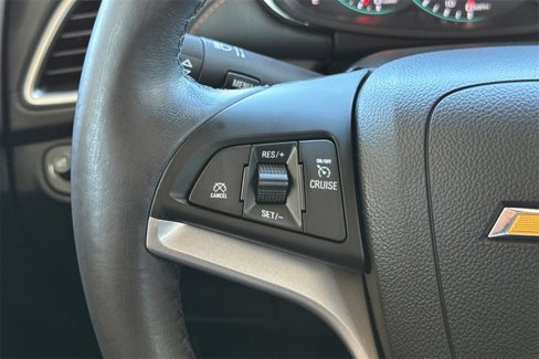 Used 2022 Chevrolet Trax LT w/ Midnight Edition image 33