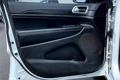 Used 2020 Jeep Grand Cherokee Altitude image 23