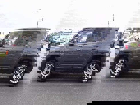 Used 2023 Jeep Renegade Latitude image 2