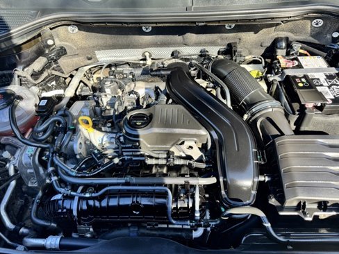 Certified 2024 Volkswagen Taos SE image 29