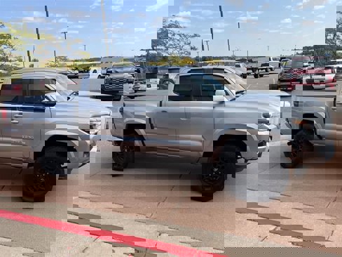 Used 2022 Toyota Tacoma SR5 image 6