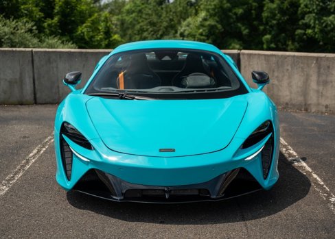 New 2025 McLaren Artura image 23