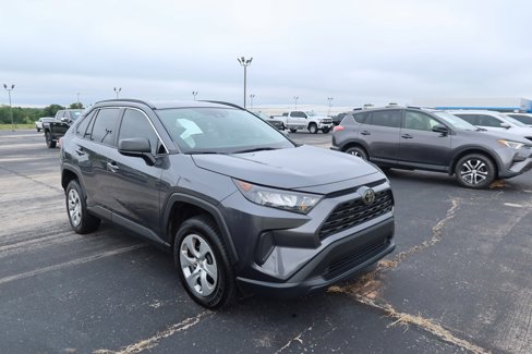 Used 2020 Toyota RAV4 LE image 3