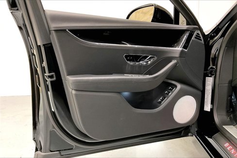 Used 2024 Bentley Flying Spur Azure image 19