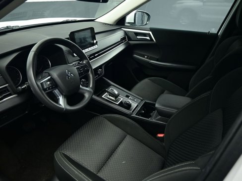 Used 2022 Mitsubishi Outlander ES image 11