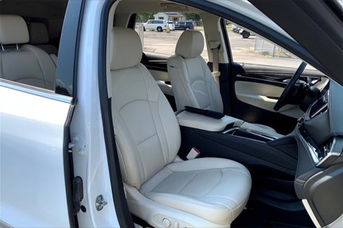 Used 2022 Buick Enclave Essence image 8
