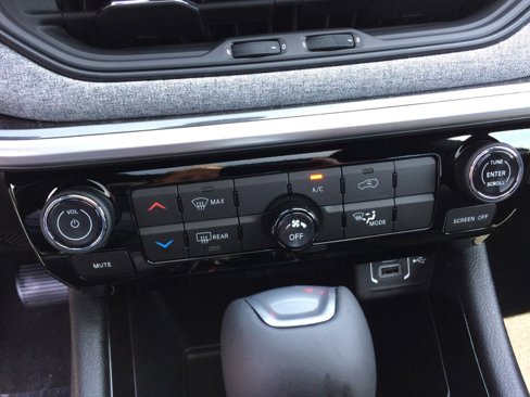 Used 2023 Jeep Compass Latitude w/ Sun and Sound Group image 30