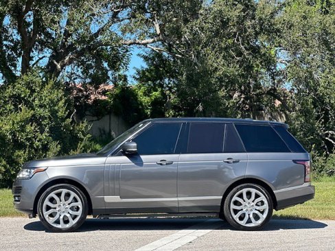 Used 2015 Land Rover Range Rover Supercharged image 2