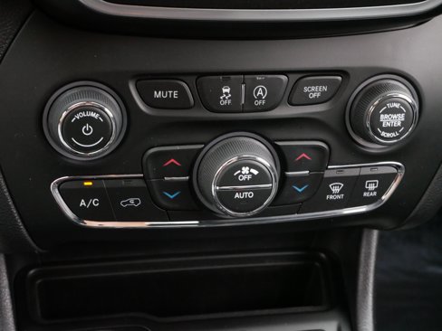 Used 2019 Jeep Cherokee Trailhawk image 23