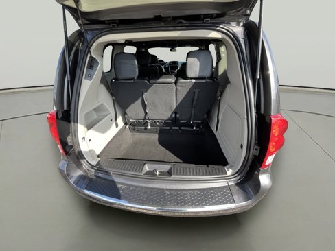 Used 2020 Dodge Grand Caravan SXT image 13