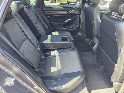 Used 2018 Honda Accord Sport image 18